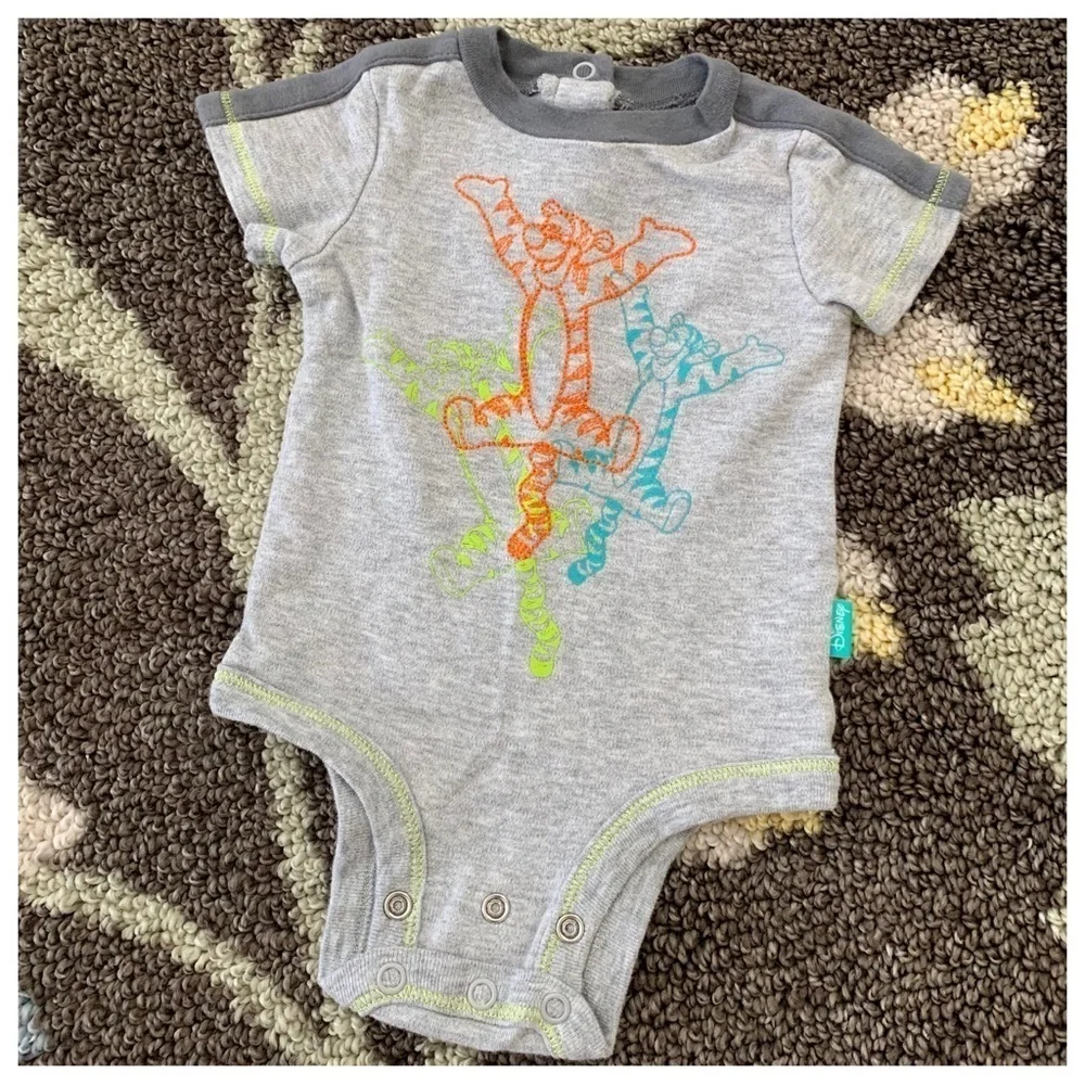 Vintage Disney Tigger Pooh Graphic Gray Onesie Bodysuit Outfit 3-6 Months